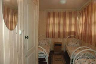 Гостиница Виктория Инал Двухместный номер с 2 отдельными кроватями и общей ванной комнатой-1